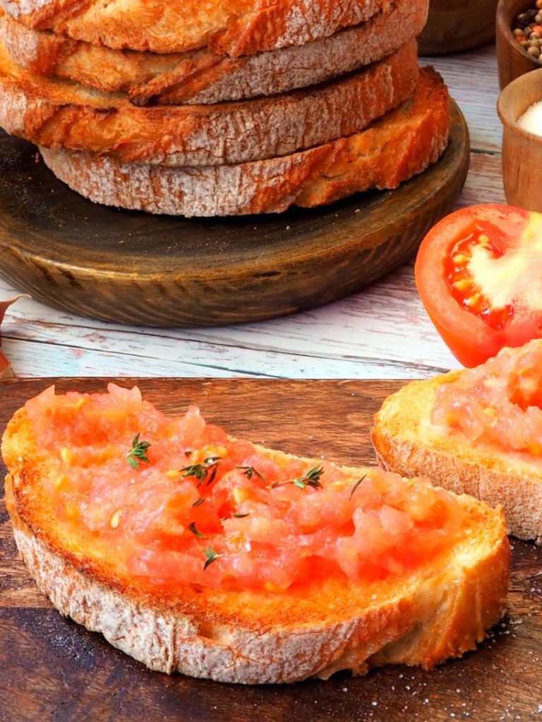 Tostada de tomate natural en Cafetería Patry de Urda